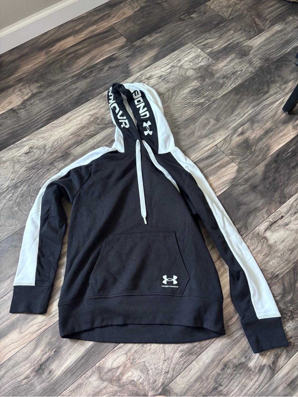 UNDER ARMOUR || Hoodie